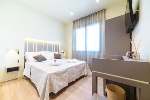 Standard Double Room, Non Smoking | Down comforters, minibar, in-room safe, desk