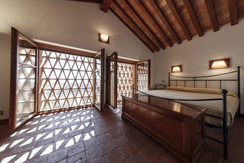 Deluxe Apartment | Desk, free WiFi, bed sheets