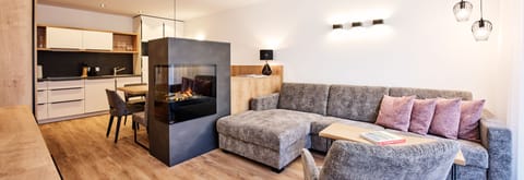 Alpenstolz 2.03 mit Infrarotkabine | Living area | TV