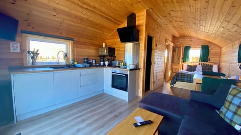 Deluxe Cabin (Lewis Longpod) | Premium bedding, individually decorated, individually furnished