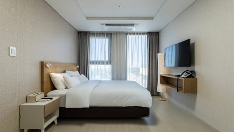 Premium bedding, soundproofing, free WiFi, bed sheets