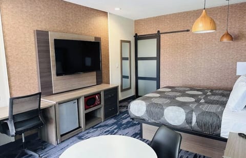 Desk, laptop workspace, free WiFi