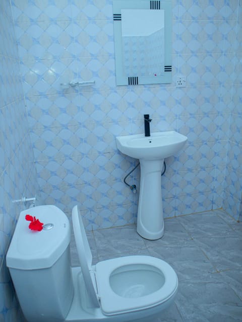 Standard Double Room, Balcony, Garden View | Bathroom | Free toiletries, hair dryer, towels, soap