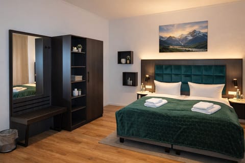 Deluxe Double Room | Desk, free WiFi, bed sheets