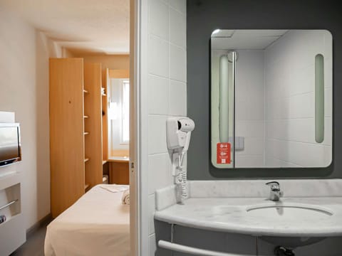 Minibar, desk, free cribs/infant beds, free WiFi