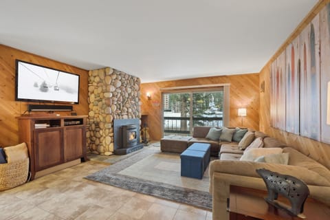 Condo, 3 Bedrooms | Living area