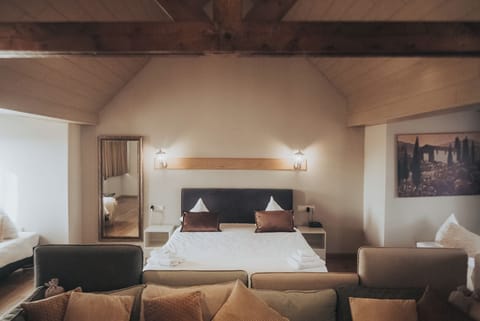 Comfort Studio Suite, City View | In-room safe, desk, blackout drapes, iron/ironing board