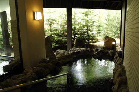 Indoor spa tub