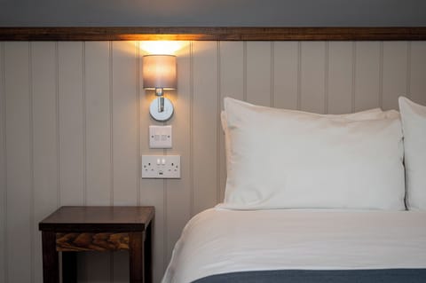 Family Room Sleeps 4 | Desk, free WiFi