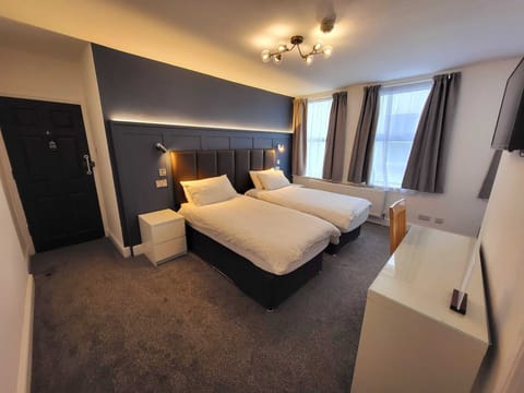 Standard Twin Room | Iron/ironing board, free WiFi, bed sheets
