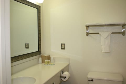 Room, 2 Queen Beds | Bathroom | Combined shower/tub, free toiletries, towels