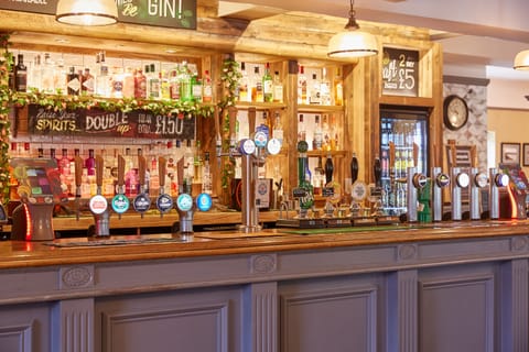 Serves breakfast and dinner