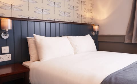 Double Room | Blackout drapes, iron/ironing board, free WiFi, bed sheets