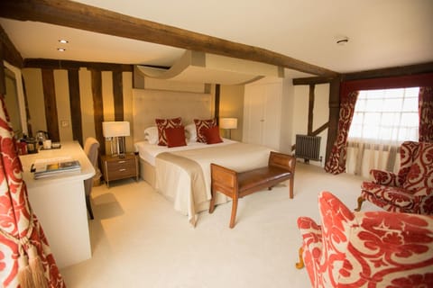 Hypo-allergenic bedding, minibar, individually decorated