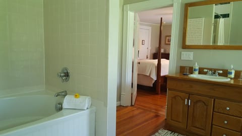 Deluxe, 1 Queen Bed, Twin Sofa Bed | Bathroom | Free toiletries, hair dryer, bathrobes, towels