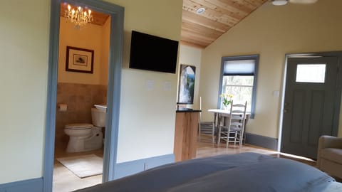 Deluxe Cabin, 1 Queen Bed, Kitchen | Premium bedding, individually decorated, individually furnished, desk