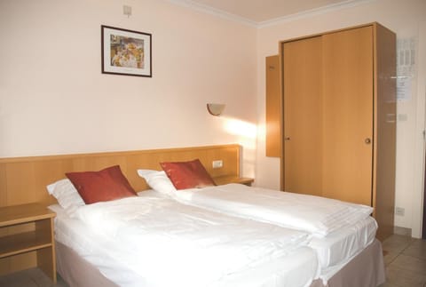 Desk, cribs/infant beds, rollaway beds, free WiFi