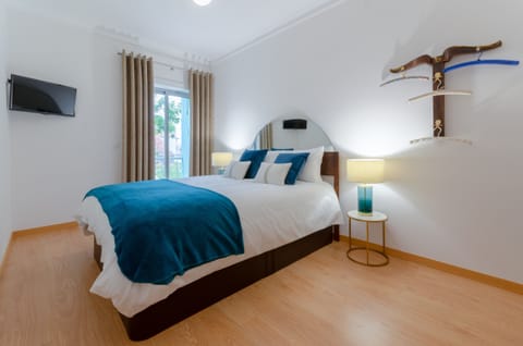 2 bedrooms, bed sheets