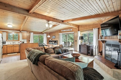 Cabin, 3 Bedrooms | Living area | Smart TV, streaming services
