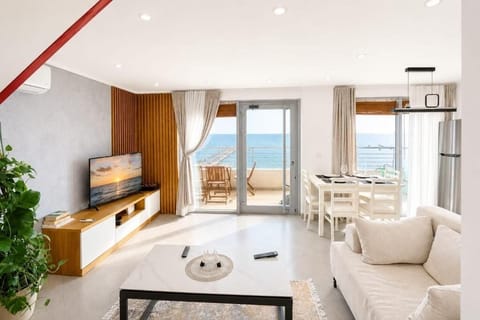 Apartment, Balcony, City View | Living area
