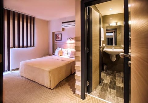 Comfort Studio, Balcony, Garden View | Bathroom | Slippers