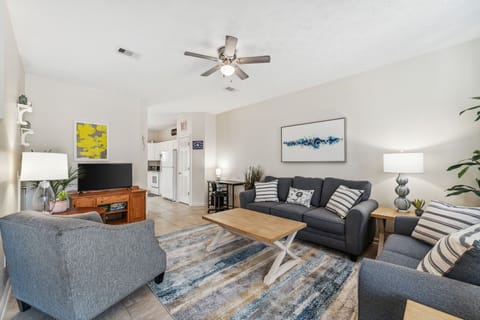 House (Beach Walkers) | 2 bedrooms, free WiFi