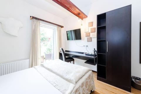 Desk, laptop workspace, free WiFi