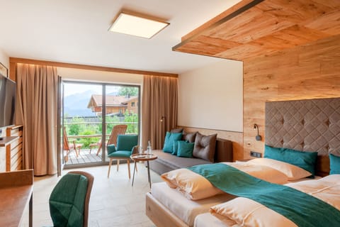 Superior Double Room, Non Smoking, Garden View | Hypo-allergenic bedding, in-room safe, desk, laptop workspace