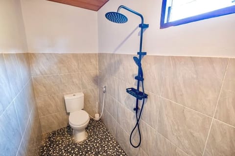 Deluxe Room, Patio, Mountain View | Bathroom | Separate tub and shower, rainfall showerhead, free toiletries, towels