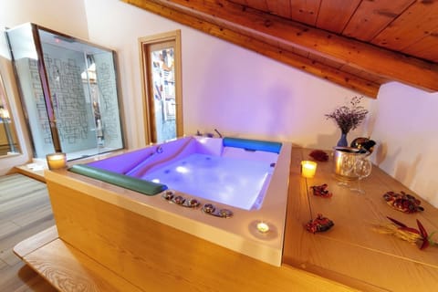 Deluxe Suite, City View | Blackout drapes, soundproofing, iron/ironing board, free WiFi