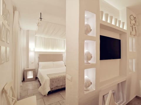 Deluxe Room, Garden View | 1 bedroom, premium bedding, down comforters, pillowtop beds