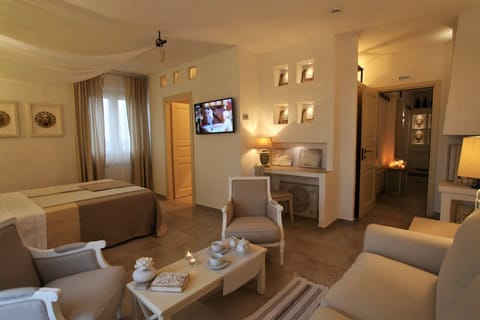 Deluxe Room, Garden View | 1 bedroom, premium bedding, down comforters, pillowtop beds