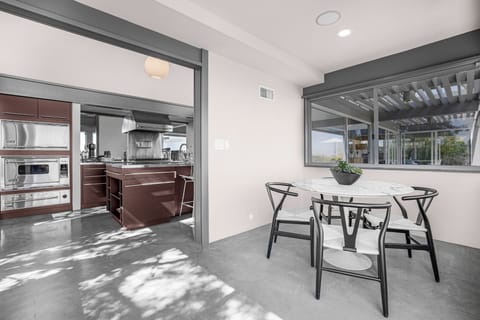 Luxury House, Multiple Beds, Pool Access, Pool View (Solara Point) | Dining