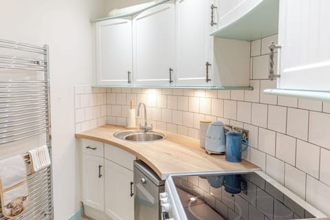 Apartment, Garden View | Private kitchen | Fridge, microwave, stovetop, electric kettle