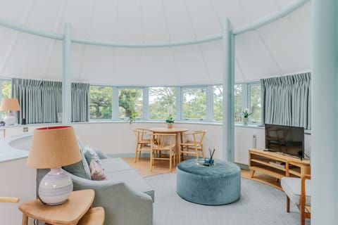 Apartment, Garden View | Laptop workspace, free WiFi