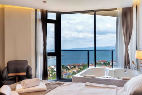 Deluxe Double Room, Balcony, Lake View | Desk, laptop workspace, free WiFi