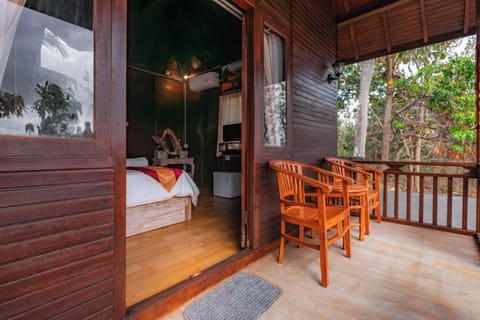 Superior Double Room, Garden View | Desk, free WiFi