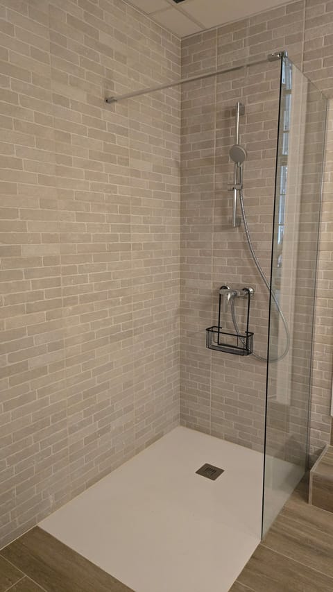 Family Apartment, Non Smoking | Bathroom | Shower, free toiletries, hair dryer, towels