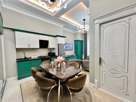 Comfort Apartment, City View | Living area