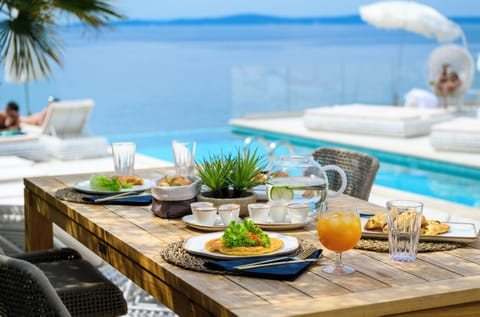 Daily cooked-to-order breakfast for a fee