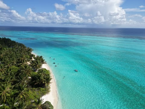 Beach nearby, white sand, beach towels