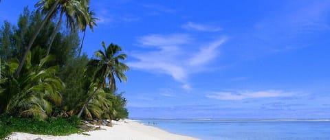 Private beach, white sand, sun loungers, beach towels