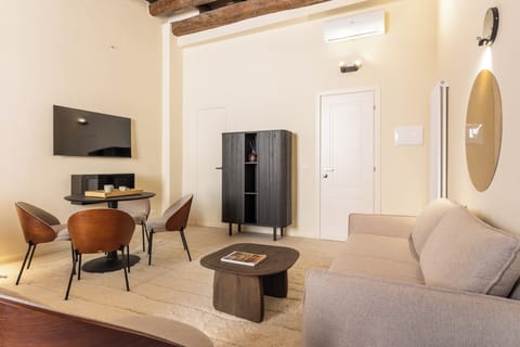 Deluxe Quadruple Room, City View | Free WiFi