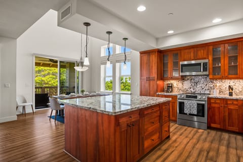 Condo, 3 Bedrooms | Private kitchen | Coffee/tea maker, fridge, oven, toaster