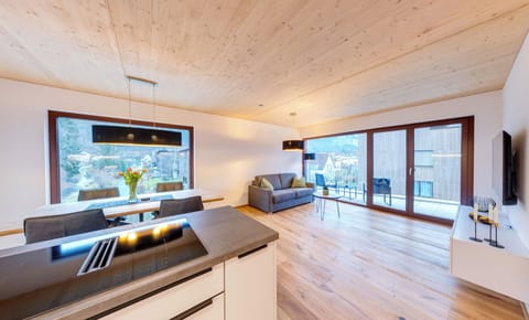 Apartment 5 | Private kitchen | Fridge, oven, stovetop, dishwasher