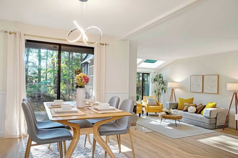 Luxury House, Garden View (2 Bedrooms) | In-room dining