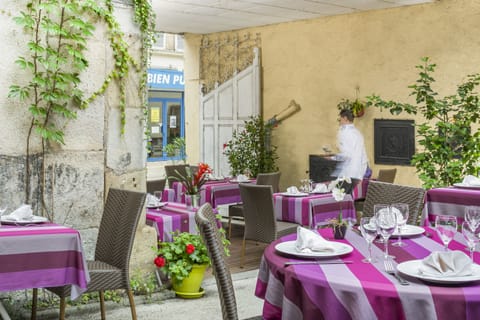 Lunch and dinner served, Regional cuisine