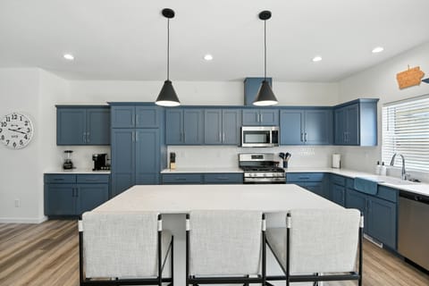 Townhome, 3 Bedrooms | Private kitchen | Fridge, oven, coffee/tea maker, toaster