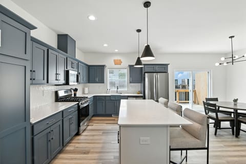 Townhome, 3 Bedrooms | Private kitchen | Fridge, oven, coffee/tea maker, toaster