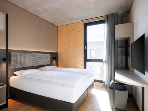 In-room safe, desk, soundproofing, free WiFi
